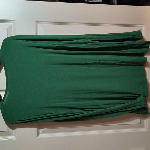 Joyland Green Holiday Top with Red Sleigh Design - Picture 4 of 4